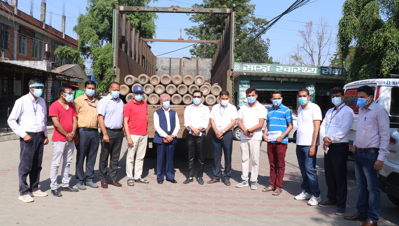 भरतपुर अस्पताललाई एक्सपर्टले दियो ४ लाखको अक्सिजन सहितको सिलिण्डर