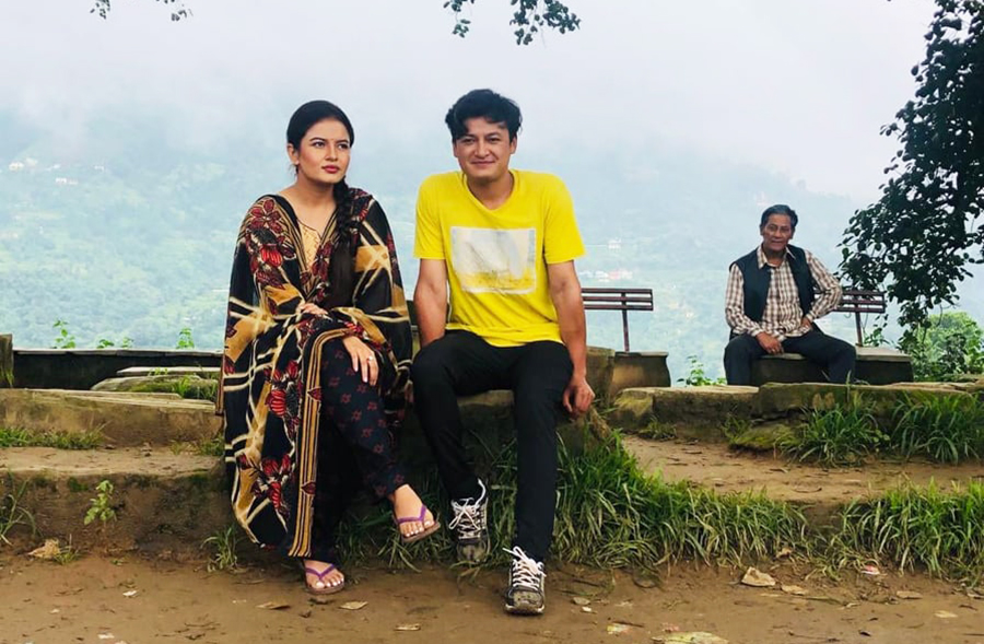 ‘डाँडाको बर पीपल’मा सलोन र रुविनाको यस्तो लुक!