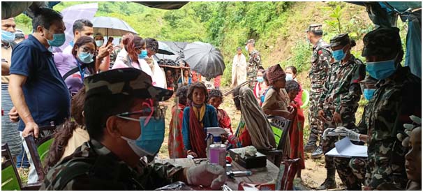 नेपाली सेनाले बस्तीमै स्वास्थ्य शिविर ल्याए पछि राउटे खुशी