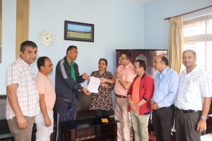 अस्पताल तोडफोड गर्नेलाई कारबाहीको माग गर्दै ज्ञापनपत्र
