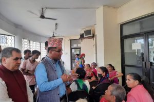 समयमा अस्पताल नआउने चिकित्सकलाई कारवाही गर्न स्वास्थ्य मन्त्री जाेशीकाे निर्देशन