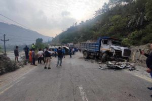 टिपर र माईक्रो दुर्घटना हुँदा १३ जना घाईते