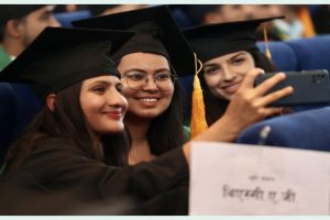 कृषि विश्व विद्यालयका एक हजार बढी बिद्यार्थी दिक्षित