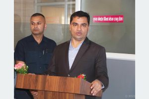 आँखाको उपचारलाई प्रथामिकतामा राख्नु पर्छः मन्त्री पौडेल