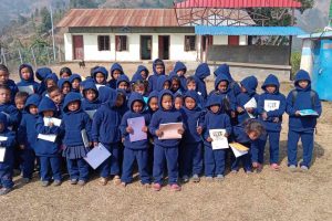स्पन्दन नेपाल द्घारा बिद्यार्थीलाई न्यानो कपडा र स्टेशनरी सहयोग