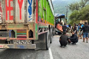 सातवटा सवारीसाधन एक आपसमा ठक्कर खाँदा २१ जना घाईते