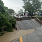 सडक भासिँदा मेची राजमार्ग अवरुद्ध, सवारी सञ्चालनमा रोक