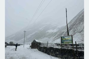 उत्तरी गोरखामा हिमपातहुँदा मनास्लु क्षेत्र भ्रमणमा गएका पर्यटक प्रभावित