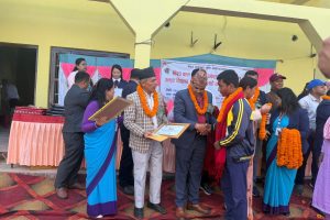 कालिका नगरपालिकाले बाल दिवसमा १५ बिद्यार्थी सम्मानीत