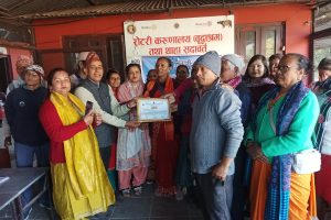 कैलाश गुठी समूहद्वारा देवघाटका वृद्धाश्रम र गौ संरक्षण केन्द्रलाई सहयोग