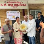 मौरीपालक किसानलाई परागकण बितरण