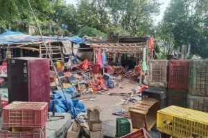 बाह्रकिलो बजारका घरटहरा स्वःस्फुर्त खाली