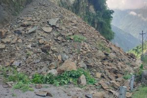 नारायणगढ–मुग्लिन सडकको नयाँ ठाउँमा पहिरो