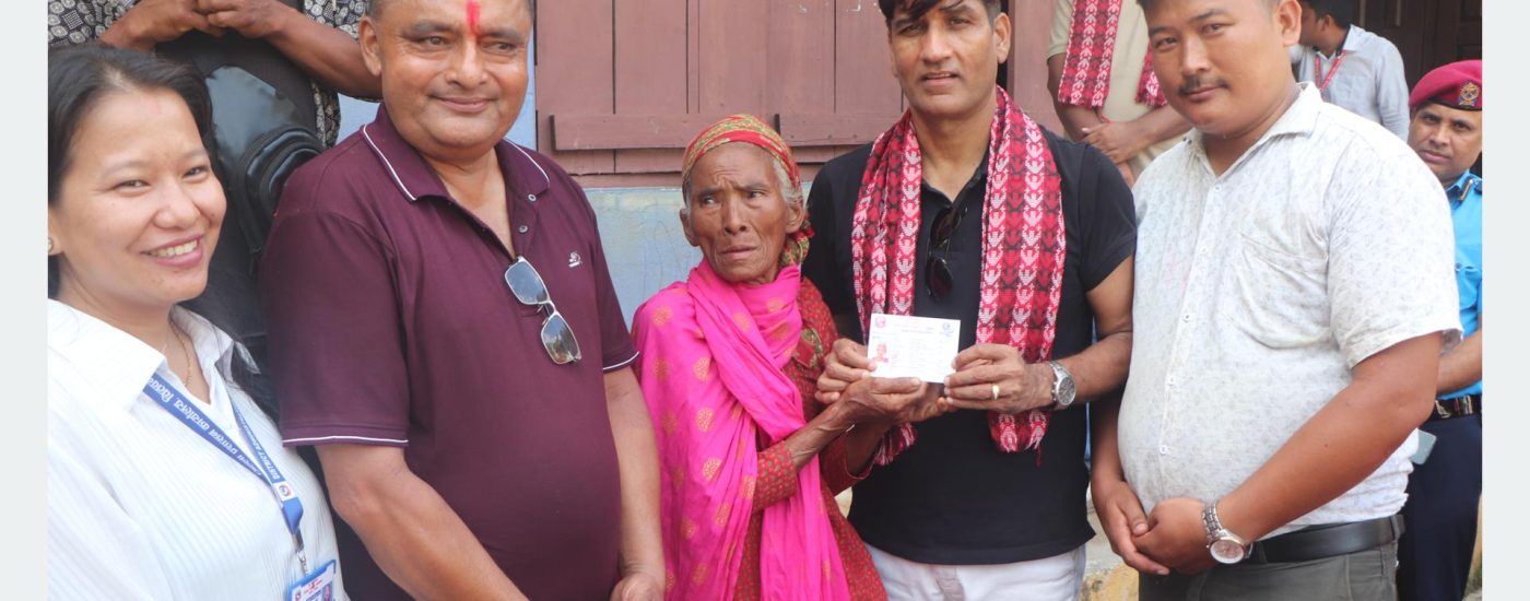 चितवनको ‘कर्णाली’ राप्तीका बासिन्दाले पाए नागरिकता